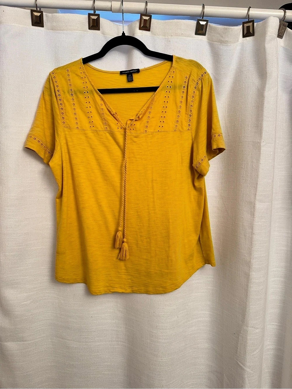 Title: Hilary Radley Large Mustard Yellow Eyelet Tassel Blouse

Description:
Bri
